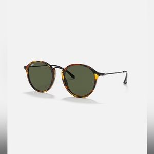 Rayban sunglasses and case